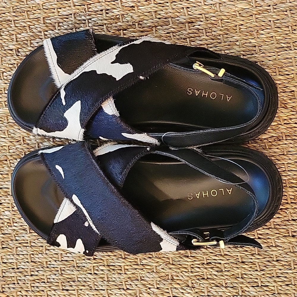 ALOHAS Marshmellow Bellows shoe.  Black and white leather.  Size is 38 or 7.5.